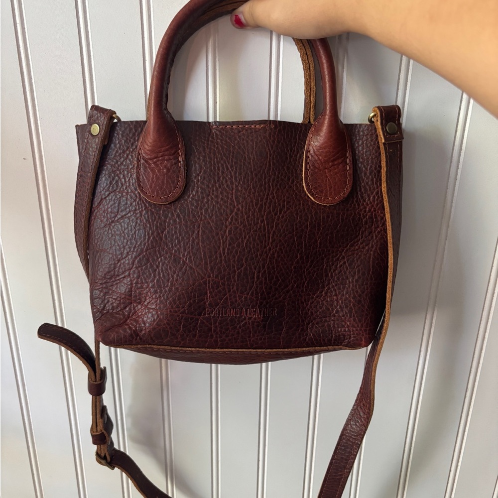 BRAND NEW, NEVER USED Portland Leather “Almost Perfect” Raindrop Crossbody